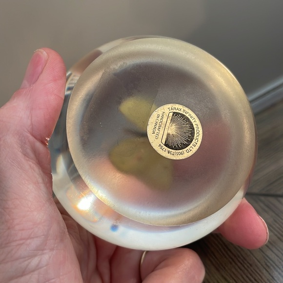 TARAX INFINITY PRODUCTS Yellow Butterfly  PAPERWEIGHT, HANDCRAFTED IN CANADA - Picture 16 of 17